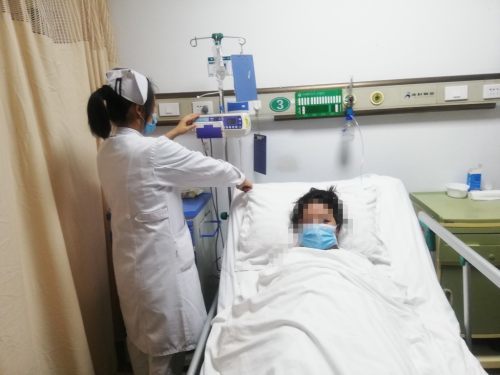喝十几瓶啤酒加洋酒红酒30岁女子进了重症监护室