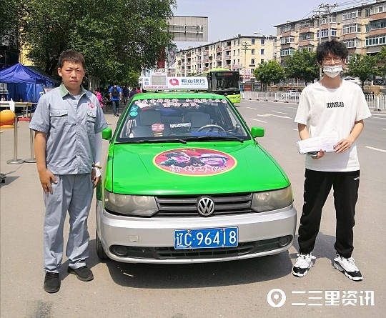 蓝丝带飘飘鞍山300多台爱心出租车第27年免费接送高考生