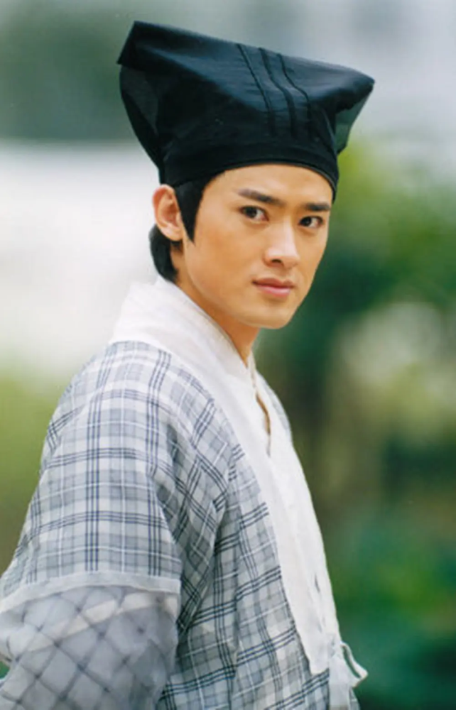 任泉 当年一部《少年包青天》让饰演公孙策一角的任泉声名鹊起,甚至