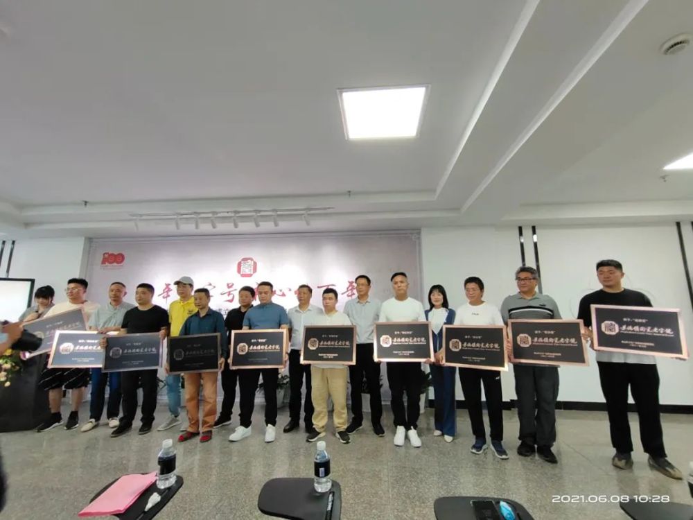 景德镇瓷器品牌排行榜_百年老字号初心传百年首批“景德镇陶瓷老字号”名单出炉——...(2)