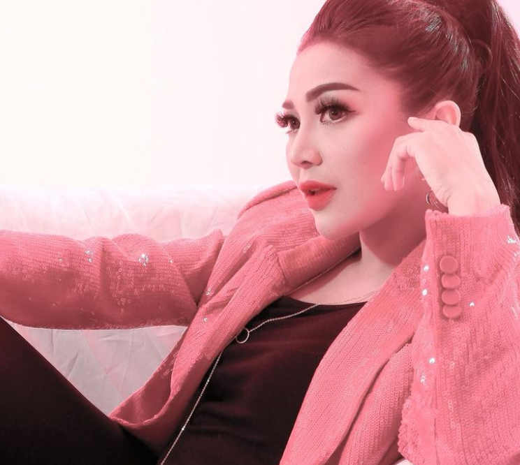 一路走好!29岁女星茶茶雪莉遭遇7车连撞,抢救1天后不幸去世