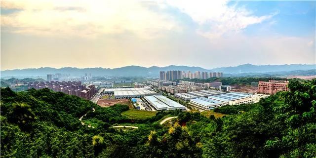 吸引万科,融创等品牌开发商不约而同进驻界石组团;今年1-4月