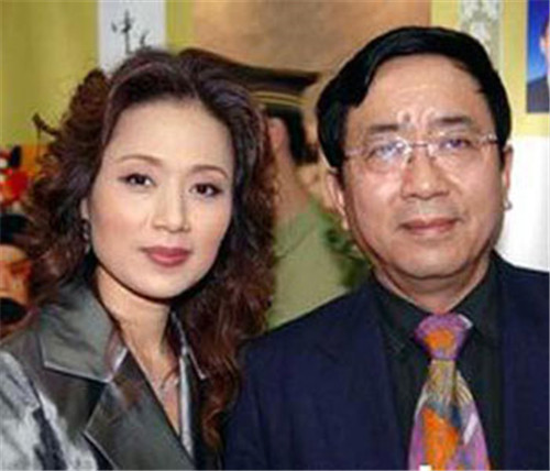 李红:说说我的流氓前夫余秋雨,一个道貌岸然的"伪君子"_腾讯新闻