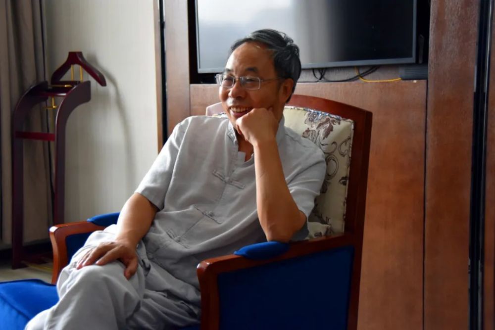 镇平籍作家寒川子专访:"鬼谷子"里话权谋 "四棵杨"里诉乡情_腾讯新闻