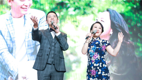 伴着海上金曲聆听上海故事王维倩戴军乐享会昨晚唱响