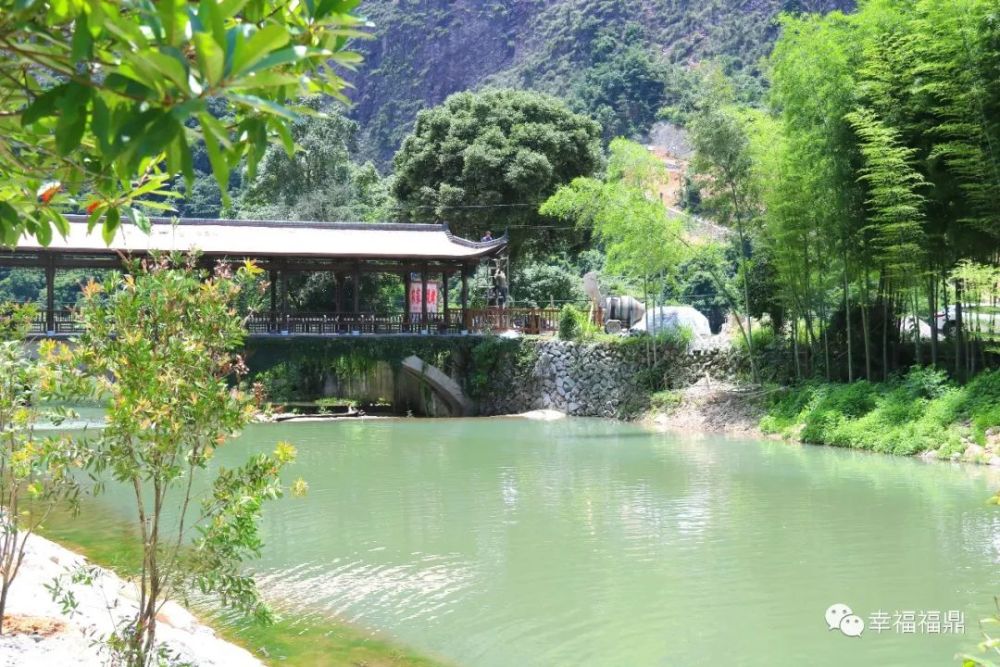 三门里村位于福鼎市城区西北方向,素有"福鼎后花园"之美誉,是福建省