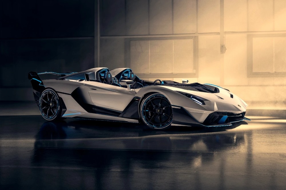 顶级超跑是不配拥有挡风玻璃的,无限接近赛车的兰博基尼sc20