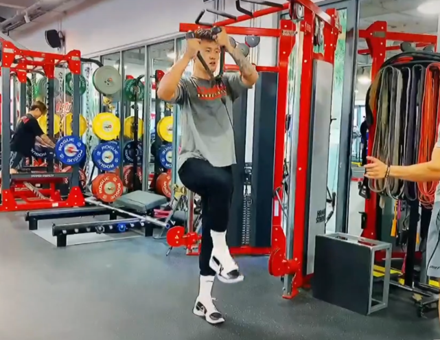 赵睿特训更新全程咬牙坚持衣服湿透四点获提升康复太心酸