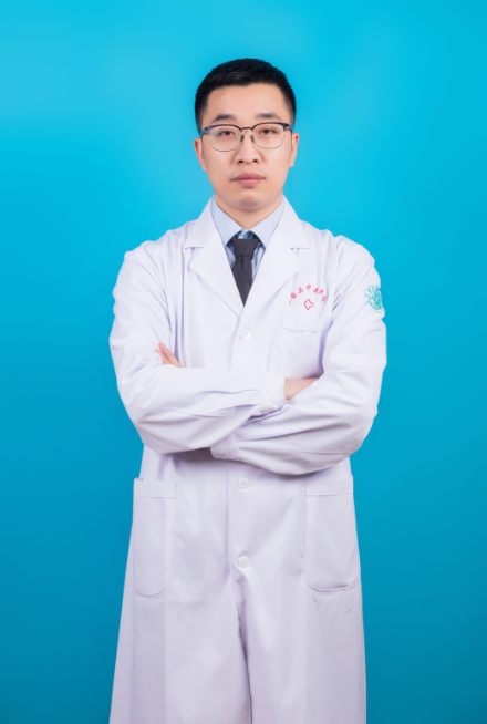 樊建新出身普外科,此前是一家地市级三甲医院的副主任医师.