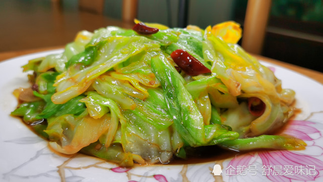 夏季天热喜欢多吃素 2分钟就能上桌的手撕包菜 鲜香麻辣真好吃 腾讯新闻