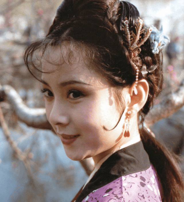 红楼梦彩云帮赵姨娘偷东西的隐秘之事为何人尽皆知