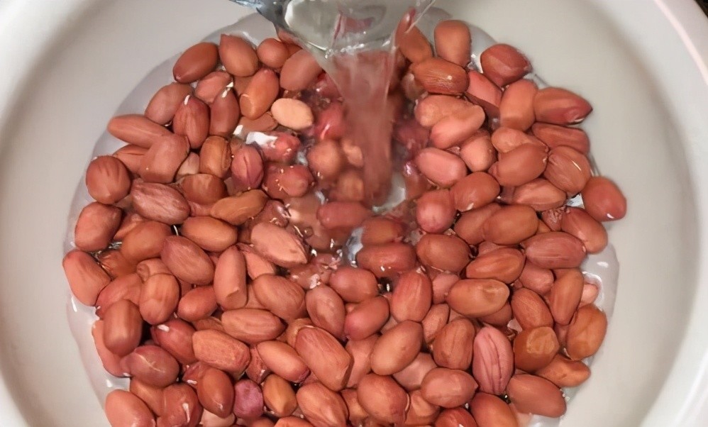 你做的水煮花生米为啥不入味 正确做法终于来了 怪不得一直做错 腾讯新闻