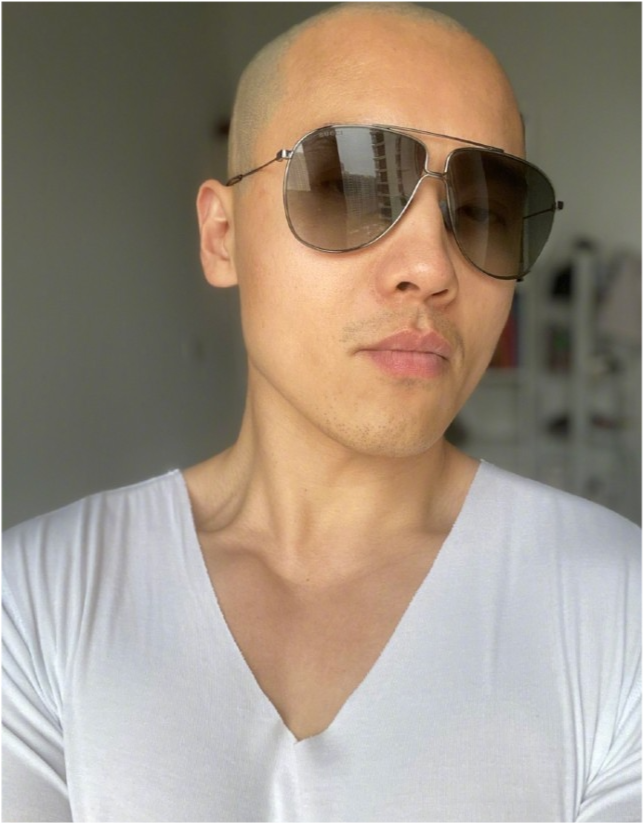 "的表情包,大概意思大家懂得,可见这位网友的留言真的让高云翔生气了