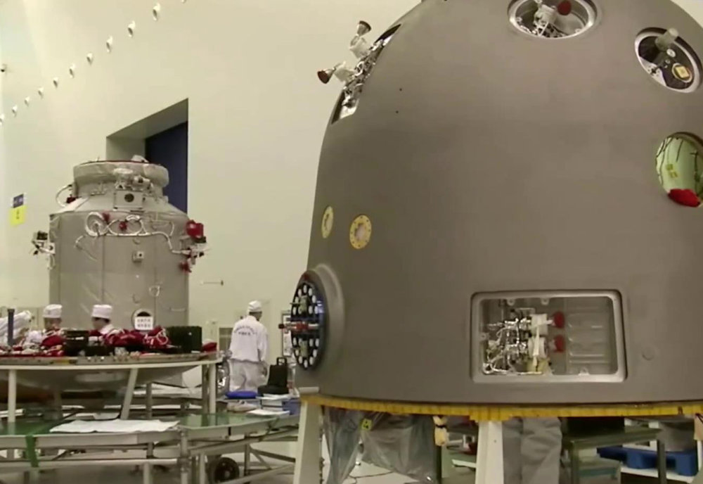 神舟十二号来了长征2f火箭垂直转运时隔四年半重启载人飞行