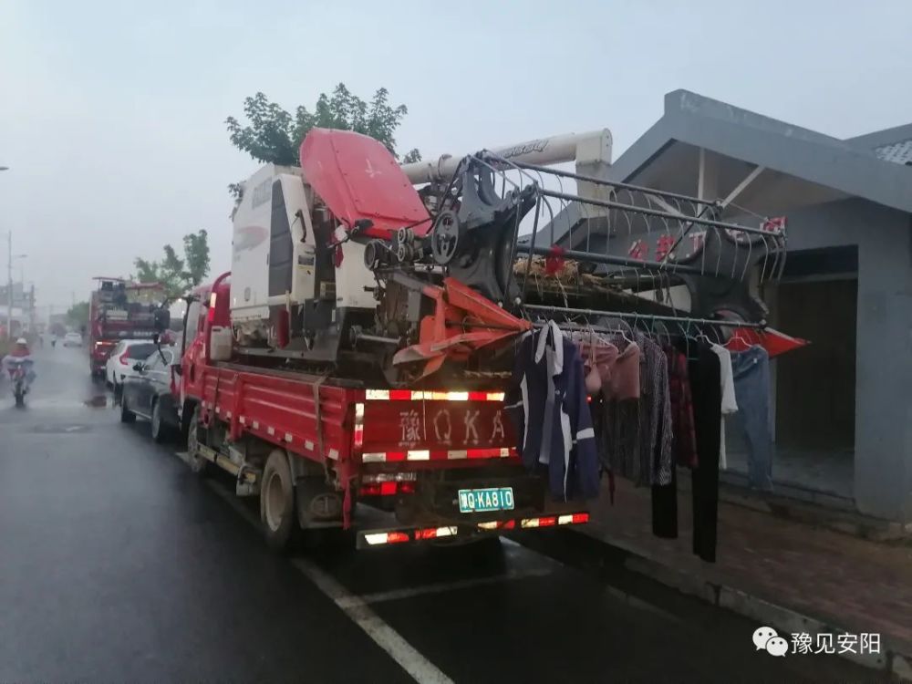 风雨中远行的麦客 腾讯新闻