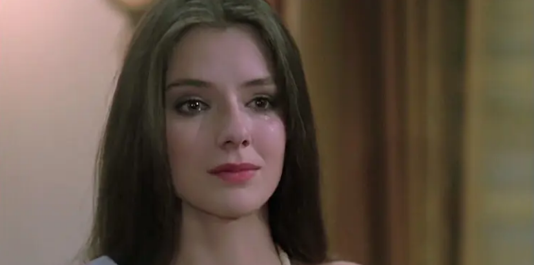 至于,大家最关心的女主角,苏维亚扮演者劳拉·福纳.