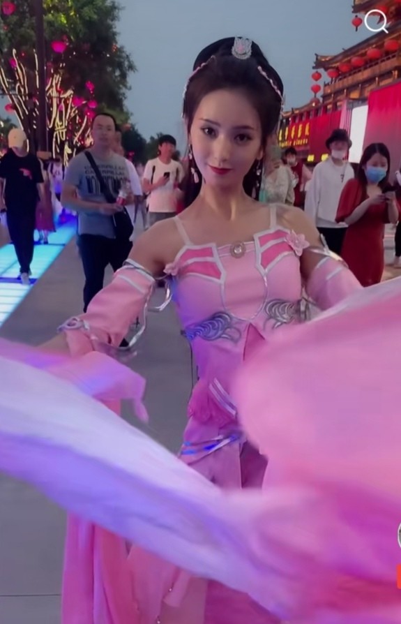 千艺小姐姐虽不是西安的却爱汉服和古筝_腾讯新闻