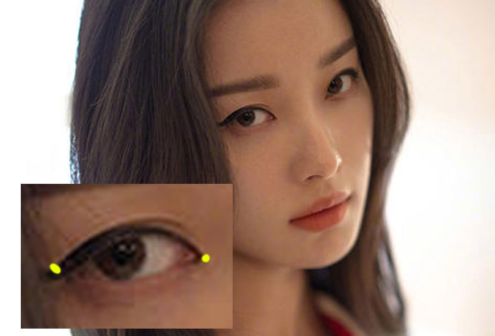 《还珠格格》时期的赵薇,眼妆画得比较清纯,眼尾没有上扬,也没有拉长