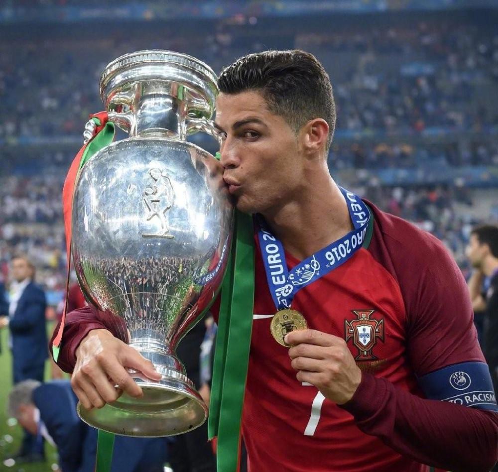 中超铁卫狂吹c罗:36岁仍是1头野兽!欧洲杯志在卫冕