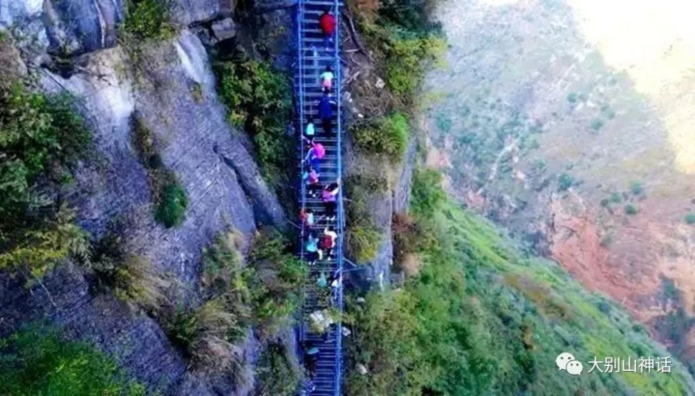 博平峰观四川大凉山悬崖村求学攀天梯路视频图片感吟