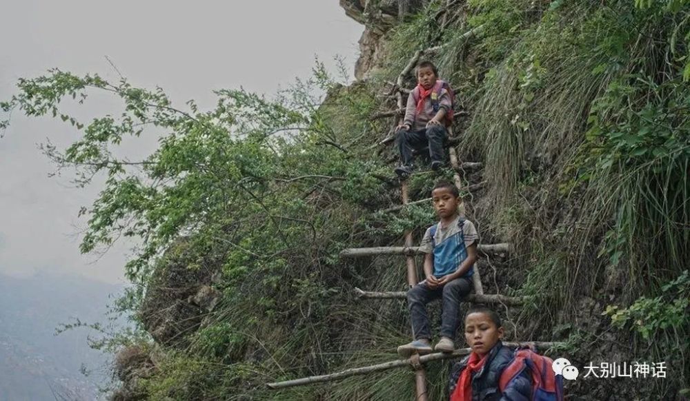 博平峰观四川大凉山悬崖村求学攀天梯路视频图片感吟