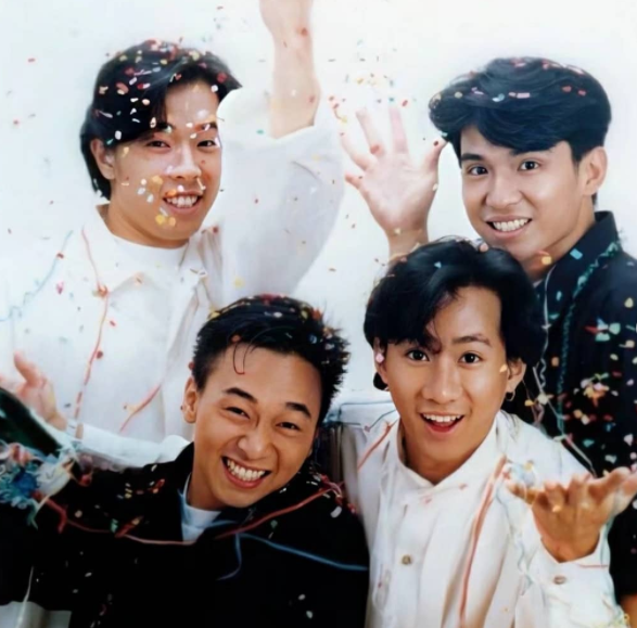 当年,黄家驹,黄贯中,黄家强,叶世荣组成beyond乐队,四个人互补不足