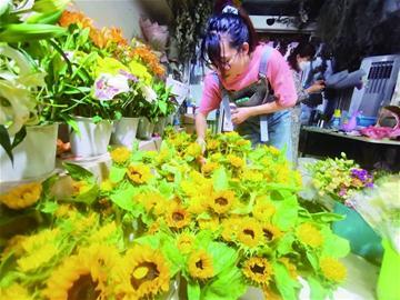 花 样高考 朵朵吉祥考点附近花店生意火爆向日葵和百合最受欢迎 腾讯新闻