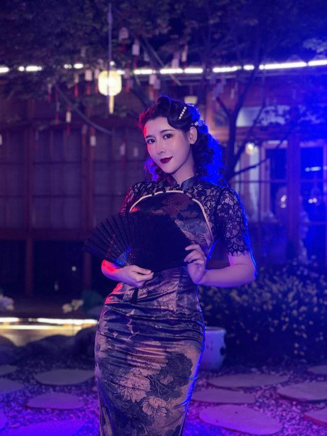 "瑜伽健身达人"刘太阳,完美腰线让人羡慕,你羡慕她的身材吗