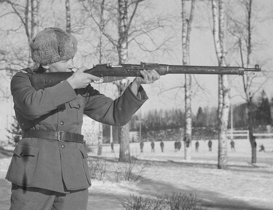 西蒙海耶用普通步枪狙杀500人狙神呵呵连瞄准镜都不要哦