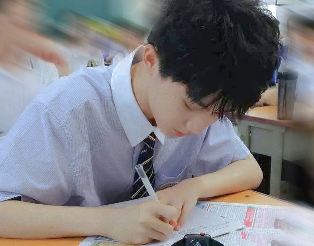 马嘉祺高考后首发动态,录完快本和粉丝谈心,张颂文深夜留言约饭