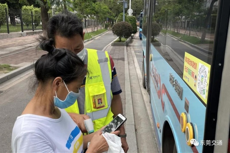 即日起,在东莞乘坐公共交通工具,乘客要有三个 100%
