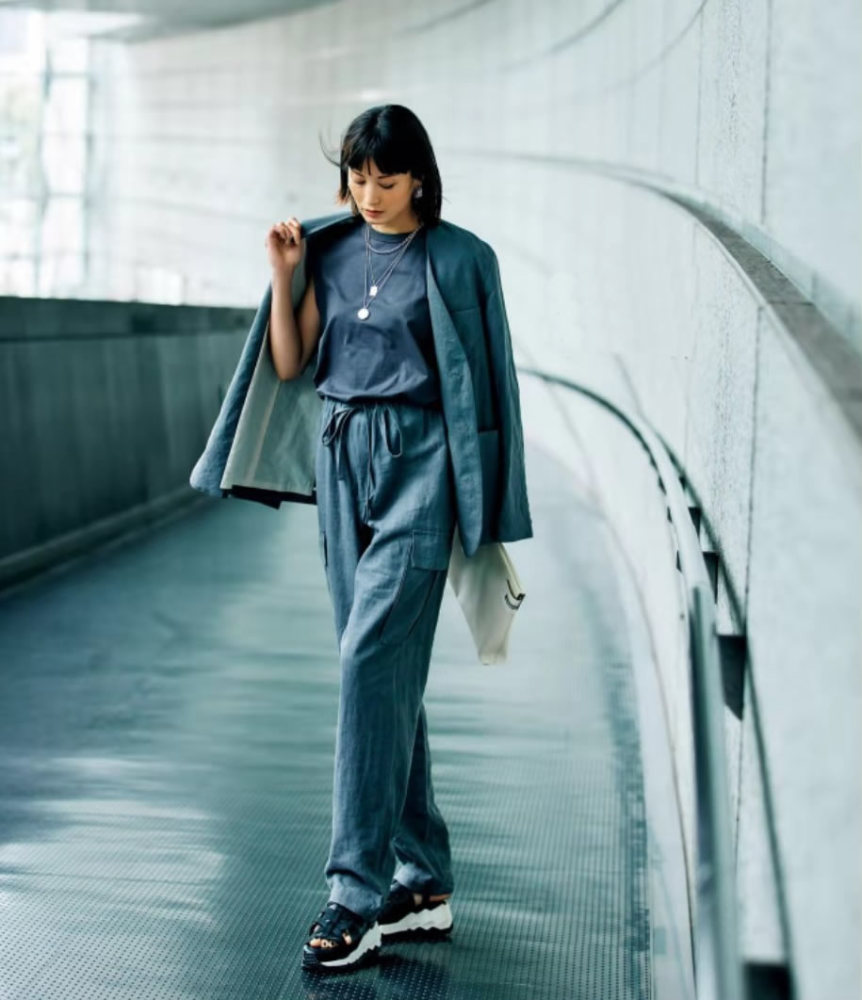 大女人风中凭什么鞋子最重要3款凉鞋运动鞋穿搭妙极