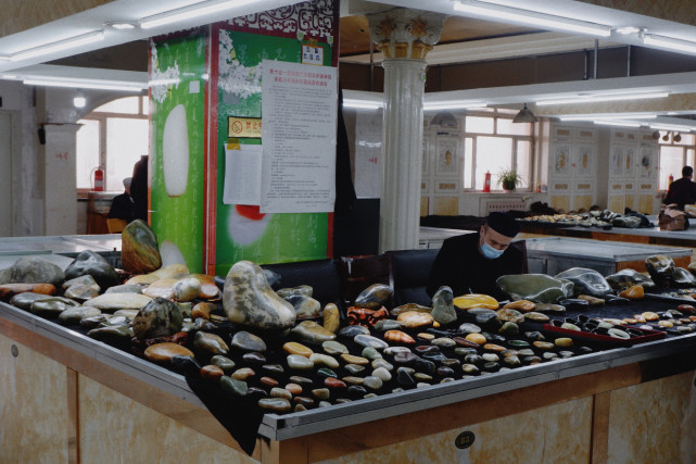 新疆大型玉石批发市场十块跟几万的分不清好坏摊主都劝不要买