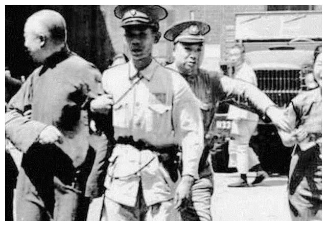 国民党特务万国雄:男扮女装潜伏上海多年!1956年才被捕入狱_腾讯新闻