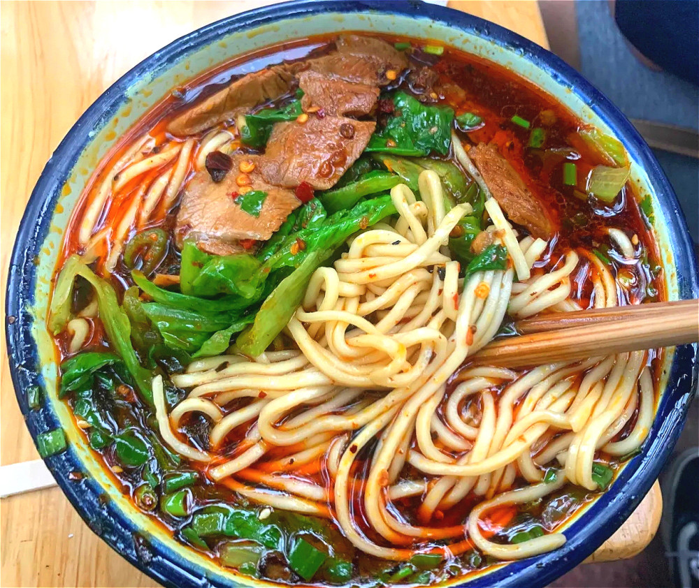 成都超火的鬼饮食9元的卤肉面每天卖出上百碗香辣过瘾