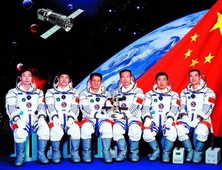 中国载人飞船整装待发 神舟十二号将送3名宇航员上太空