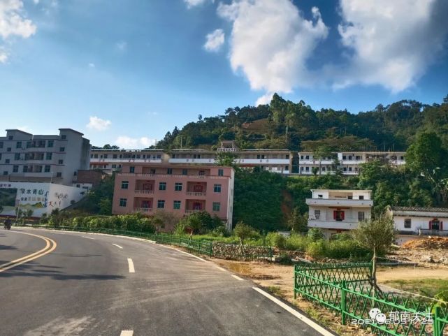 打开腾讯新闻,查看更多图片 >历洞镇,隶属于广东省云浮市郁南县.