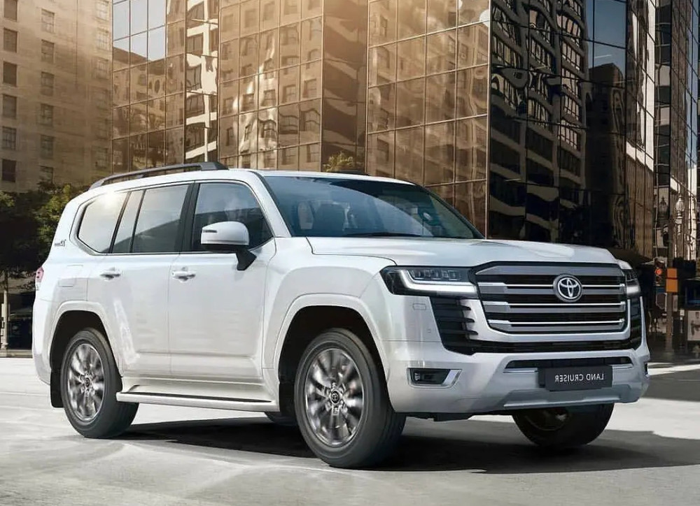 21款全新丰田陆巡现身大连港35t6缸油混会官方引进国内吗