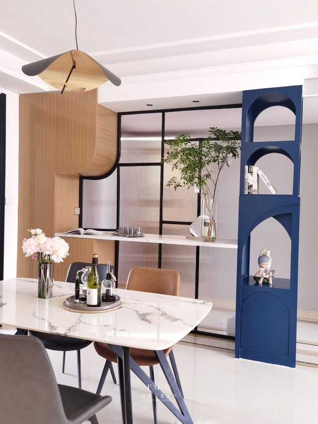 非也,餐边柜跟橱柜或衣柜相比,确实它的存在感很低