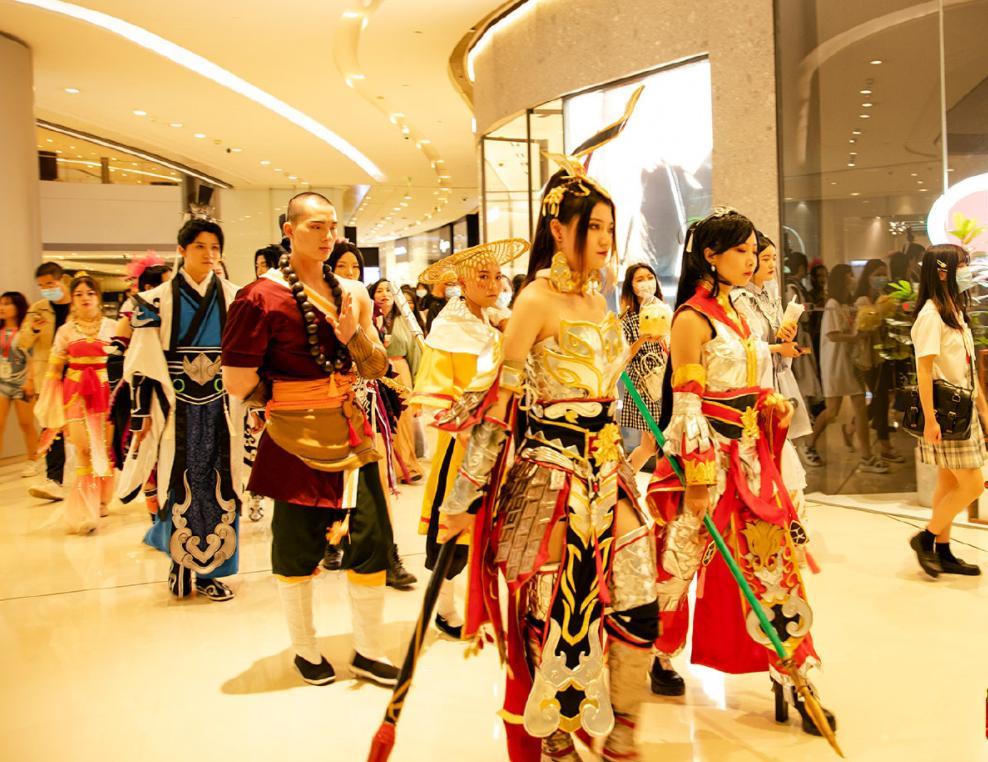 国内最大的cos团队经常上百人同台表演霸屏漫展已成常事