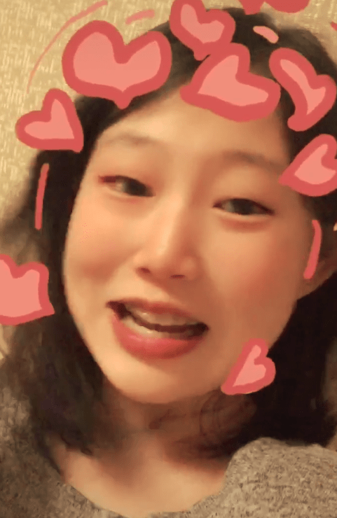 小沈阳女儿罕见晒近况女大十八变颜值提升戴三千多手链抢镜