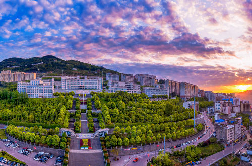 组图巴东一中校园美如画