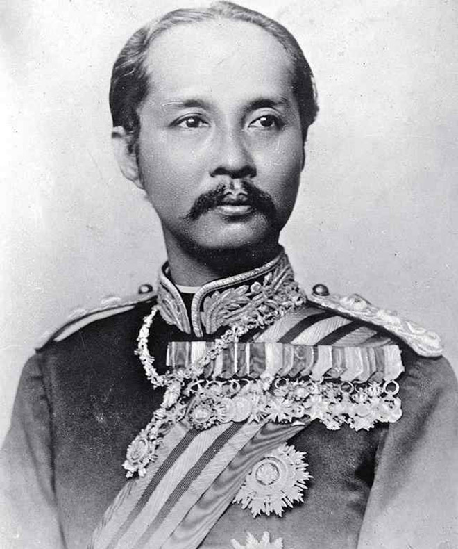 他是泰国历史上最开明的国王,娶自己四位同父异母的妹妹当王后