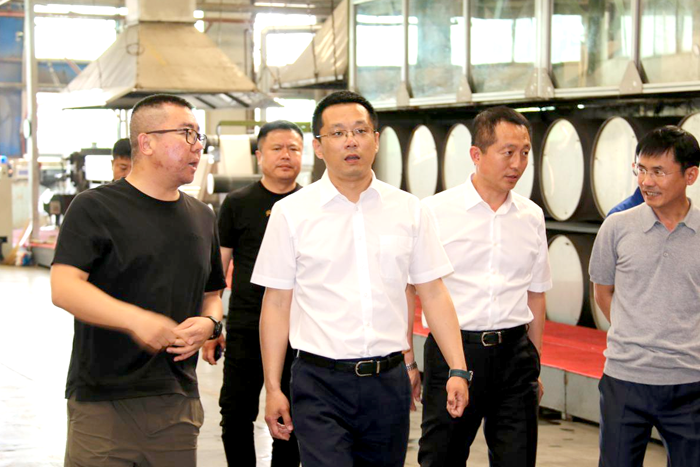 首山经济开发区管委会副主任郑飞,县发改局,县工信局,首山镇等相关