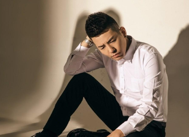 网红舞帝利哥跳槽外站直播人气高达145万被质疑挂协议