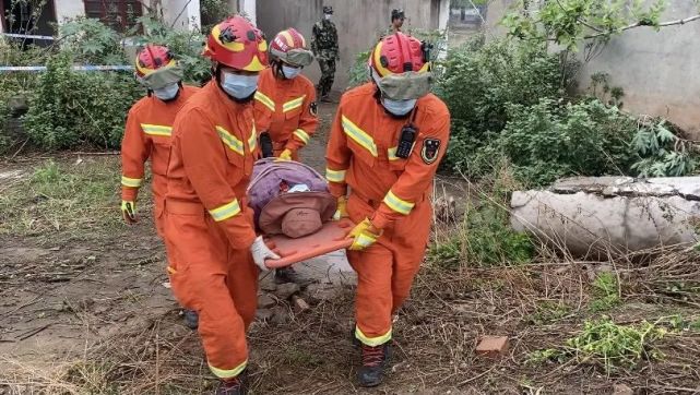 地震对县城及周边地区造成严重灾害,姚安县应急委根据地震部门的灾情