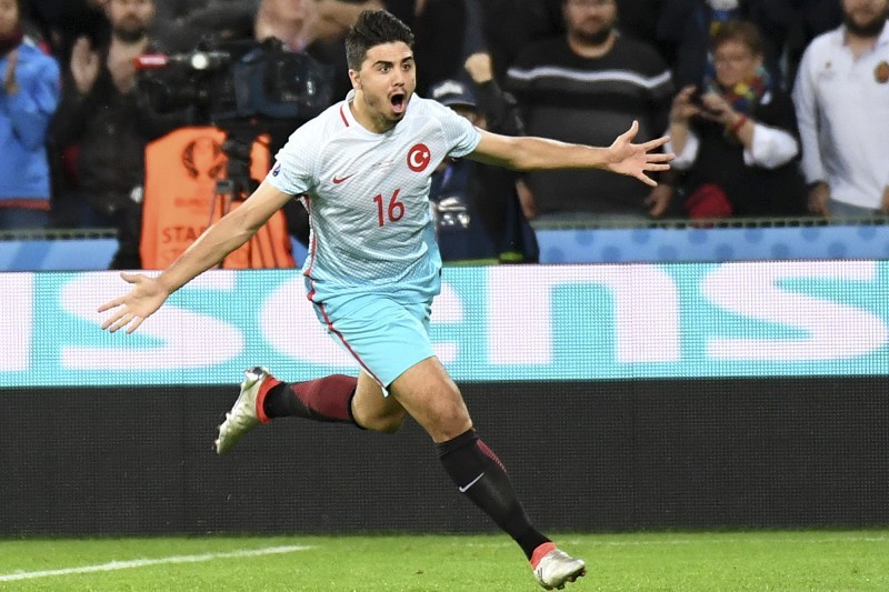 穆尔多(mert müldür)22岁;萨索洛(土耳其)df:奥赞·卡巴克(ozan