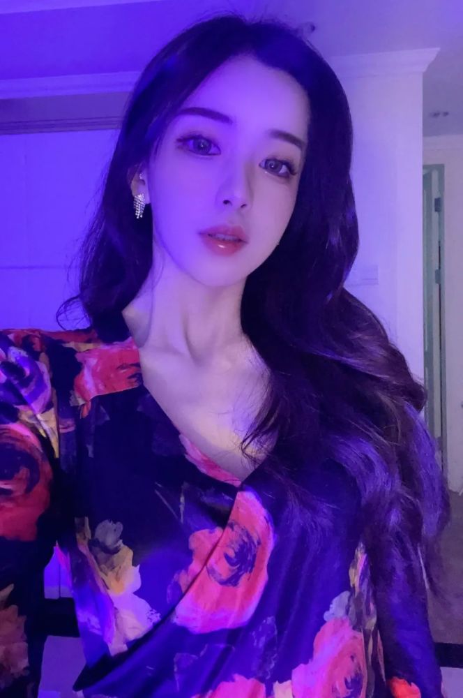 抖音第一美女迅猛龙有这样的女朋友你几点回家