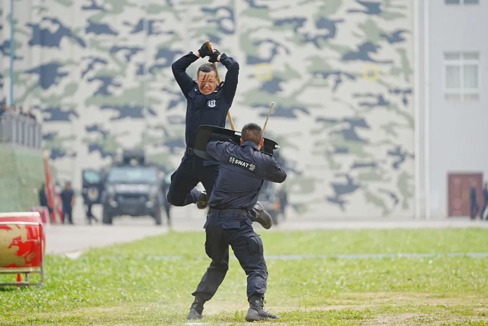 遵義公安特警慶祝建黨100週年綜合實戰演練