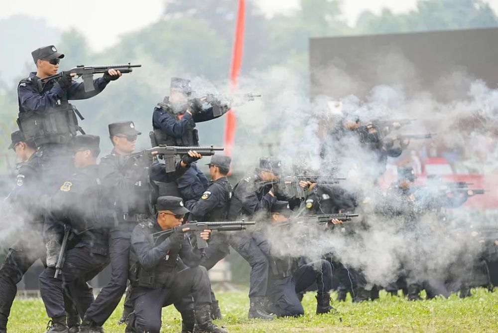 遵義公安特警慶祝建黨100週年綜合實戰演練